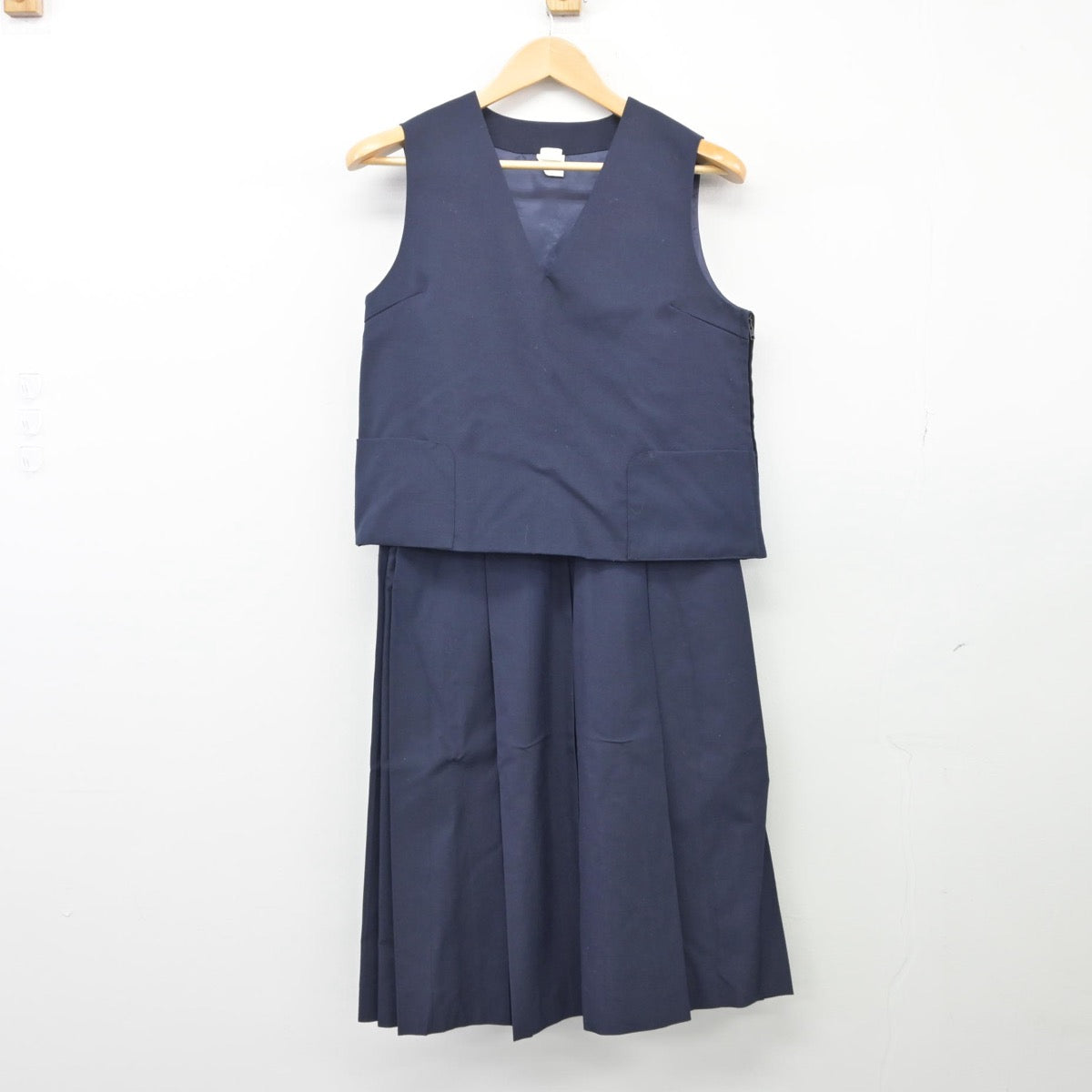 【中古】茨城県 協和中学校 女子制服 2点（ベスト・スカート）sf025713