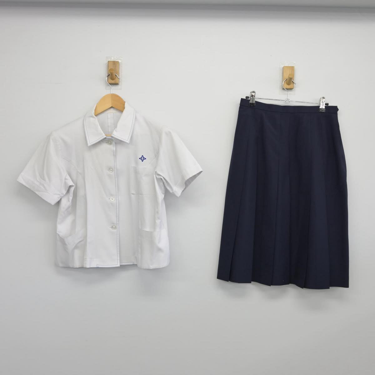 【中古】長崎県 北陽台高等学校 女子制服 2点（シャツ・スカート）sf025755