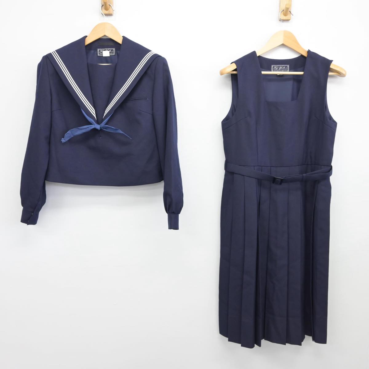 【中古】福岡県 古賀意成館高等学校 女子制服 3点（セーラー服・ジャンパースカート）sf025769