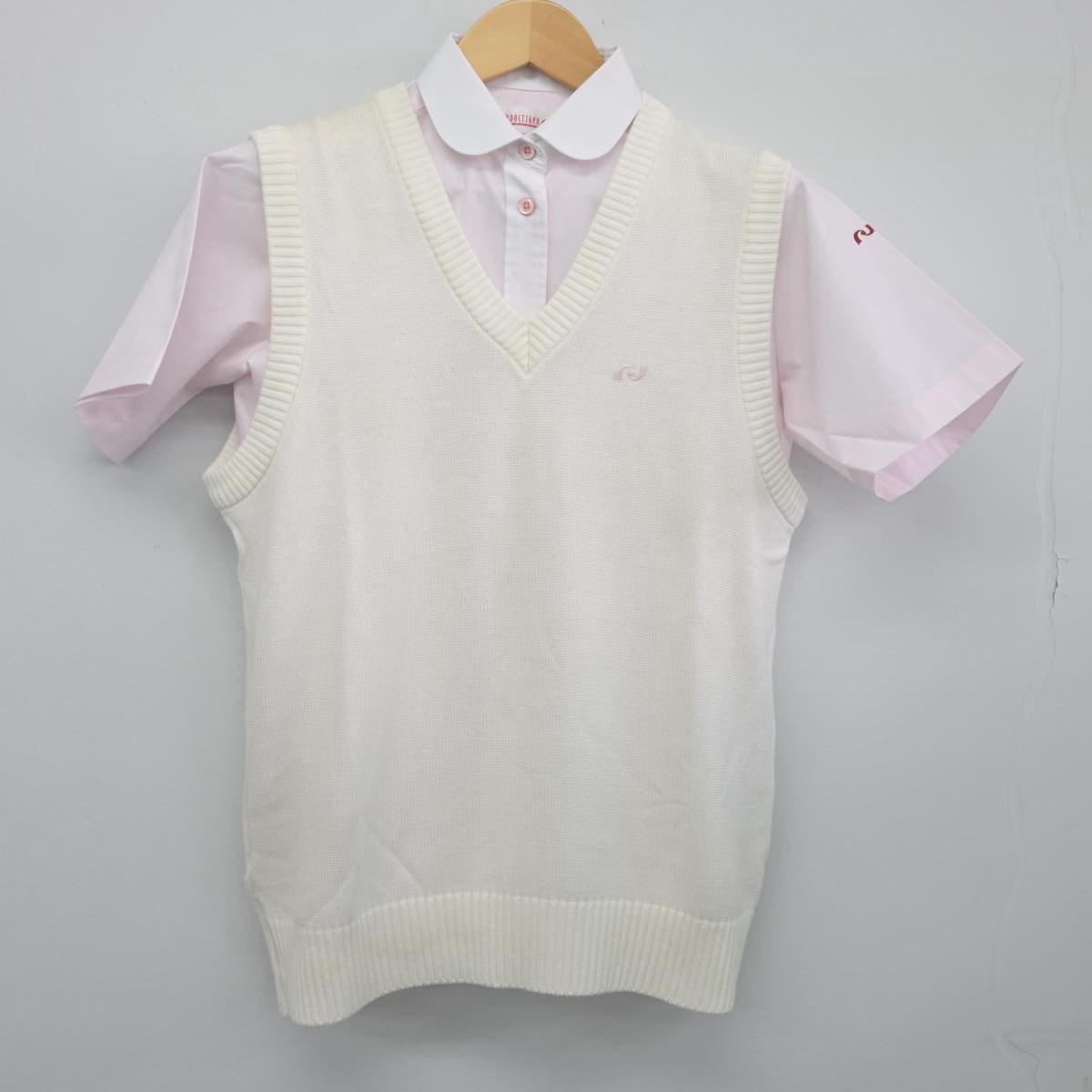 【中古】福岡県 西日本短期大学附属高等学校 女子制服 2点（シャツ・ニットベスト）sf025778