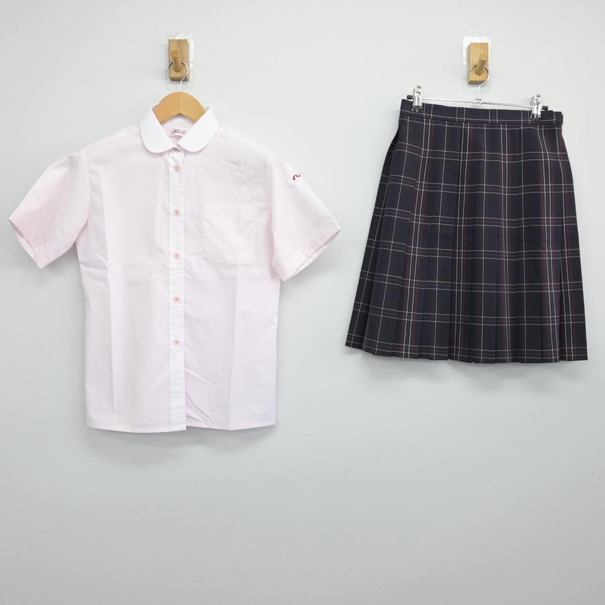 【中古】福岡県 西日本短期大学附属高等学校 女子制服 2点（シャツ・スカート）sf025779