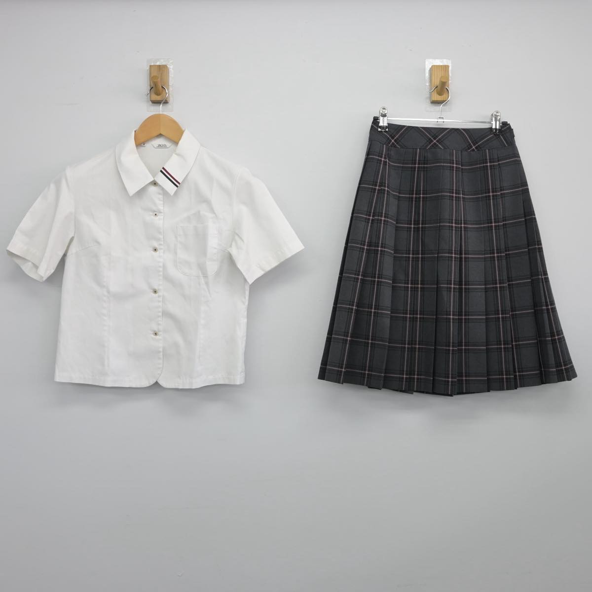 【中古】山口県 柳井商工高等学校 女子制服 3点（シャツ・スカート）sf025781