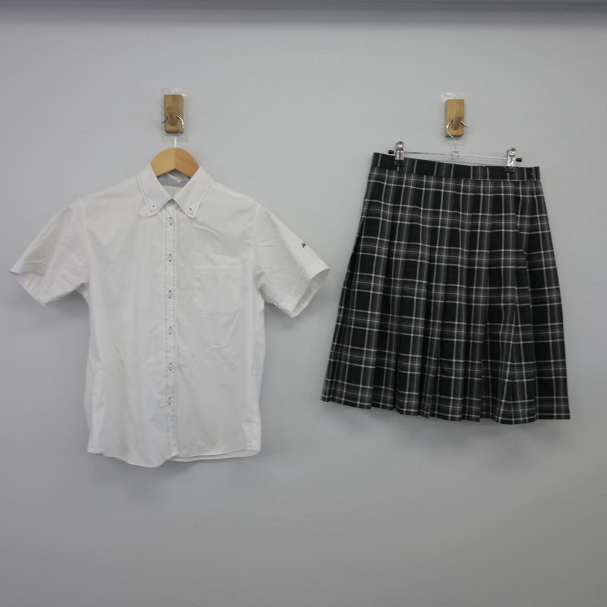 【中古】東京都 八王子学園八王子高等学校 女子制服 3点（ニットベスト・シャツ・スカート）sf025811