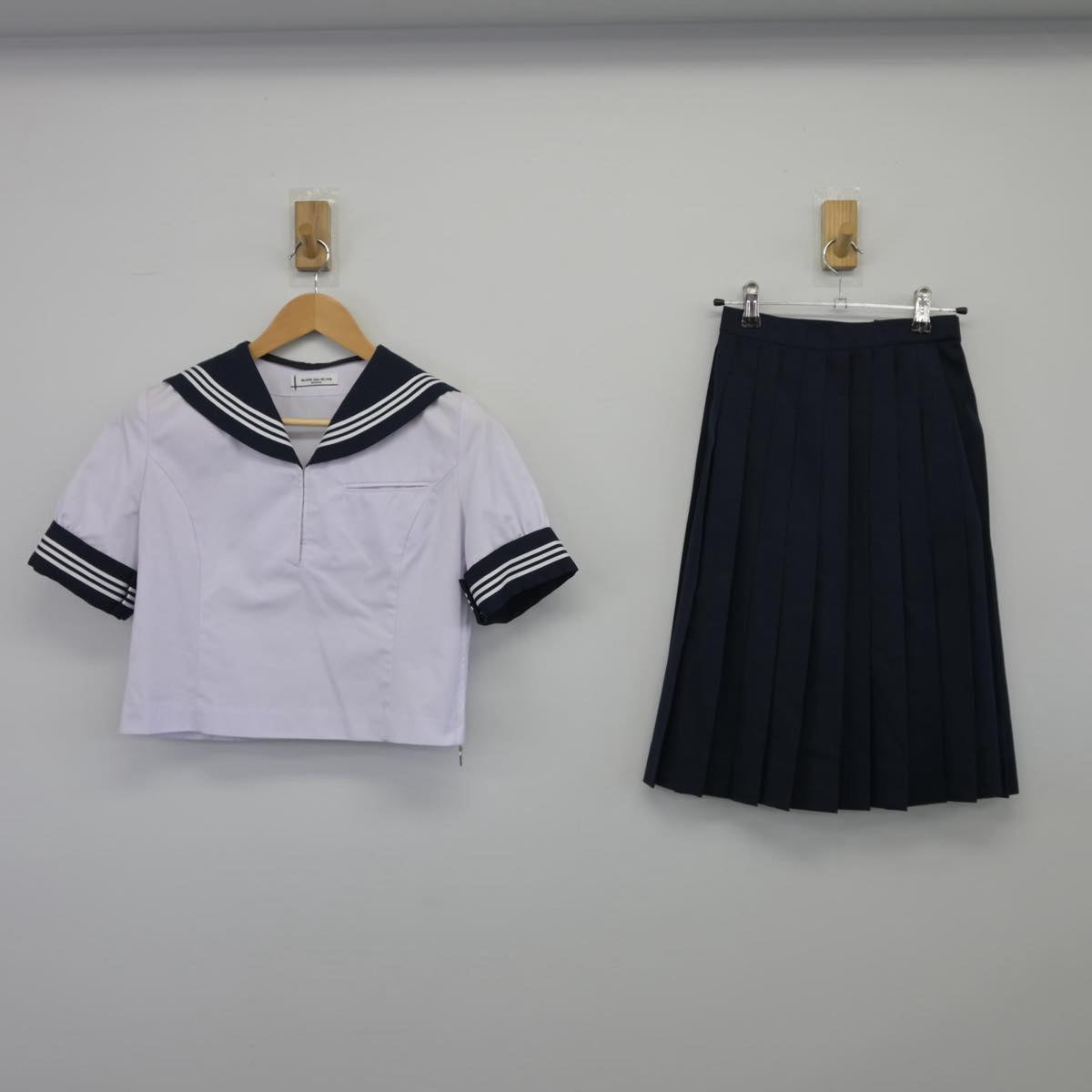 【中古】栃木県 栃木商業高等学校 女子制服 2点（セーラー服・スカート）sf025819