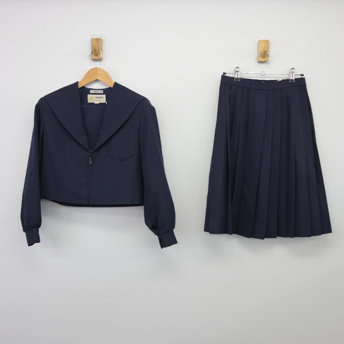 【中古】愛知県 水野中学校 女子制服 2点（セーラー服・スカート）sf025828