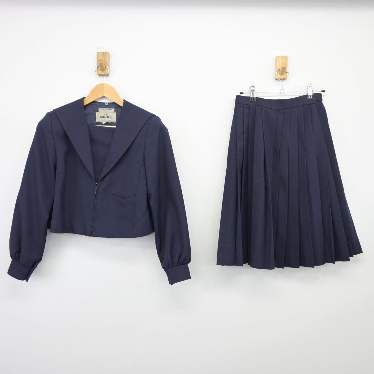 【中古】愛知県 水野中学校 女子制服 2点（セーラー服・スカート）sf025829