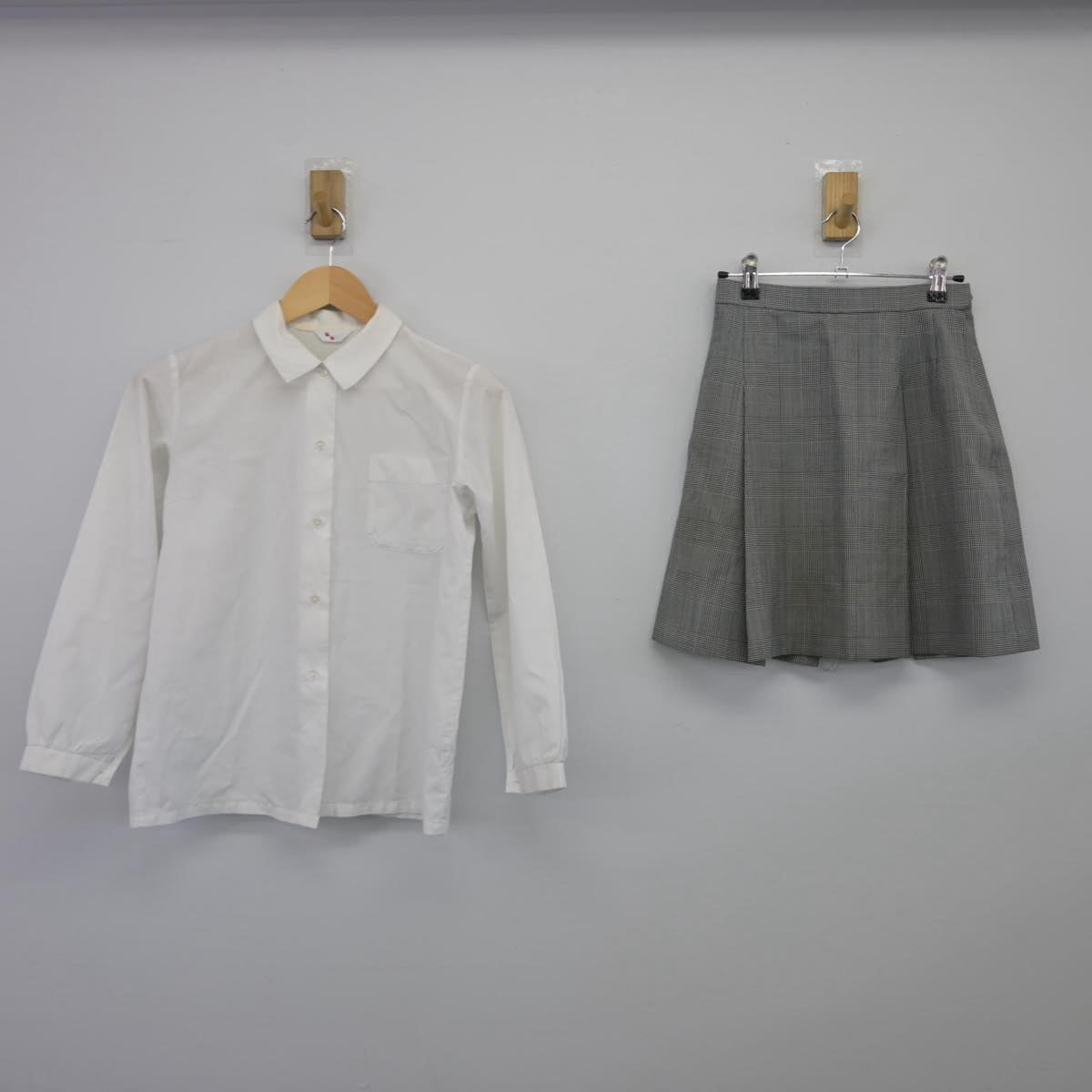 【中古】神奈川県 山手学院高等学校 女子制服 2点（シャツ・スカート）sf025837