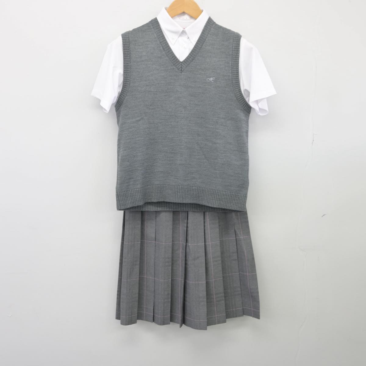 【中古】東京都 豊南高等学校 女子制服 4点（ニットベスト・シャツ・スカート）sf025841