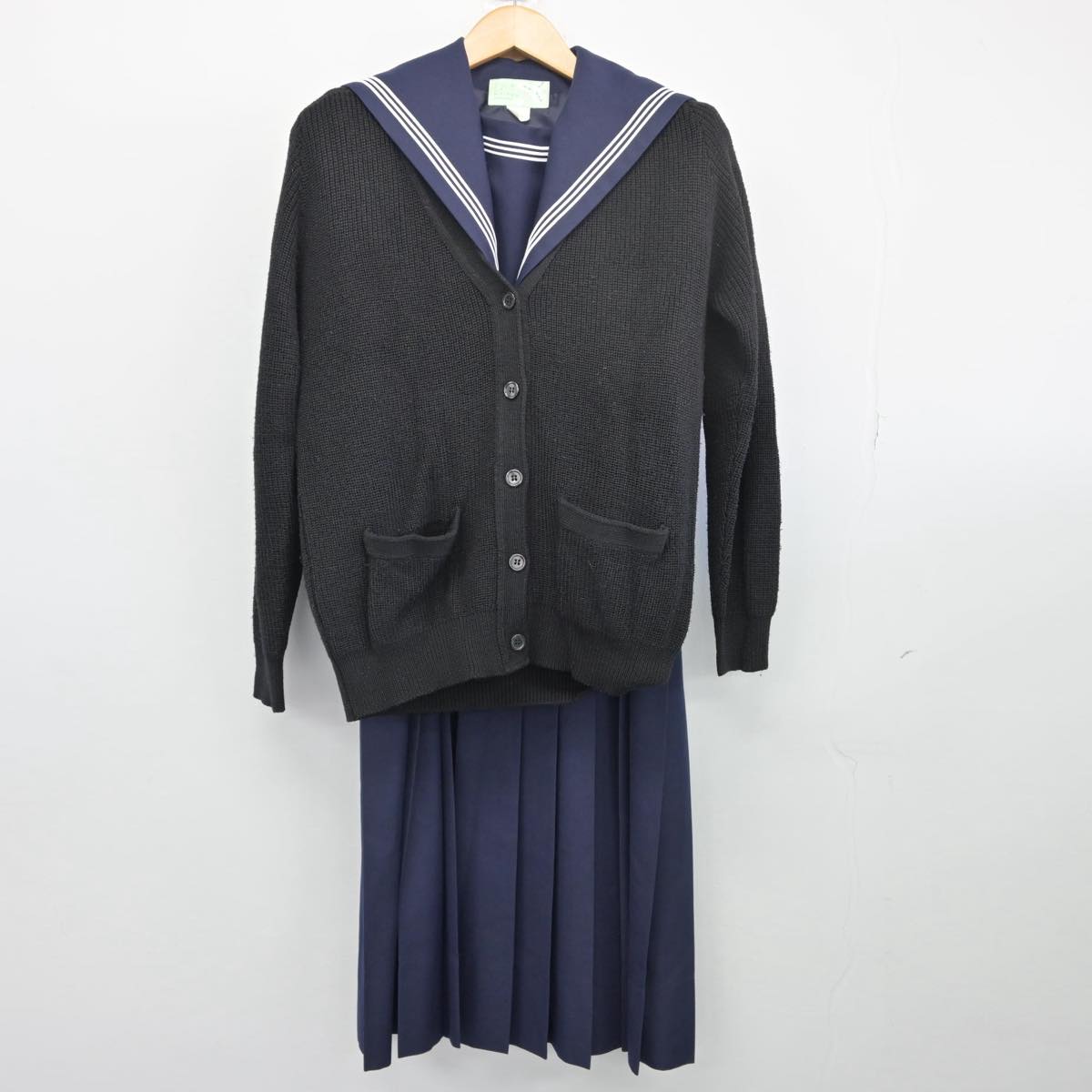 【中古】福岡県 三宅中学校 女子制服 4点（ニット・セーラー服・ジャンパースカート）sf025850