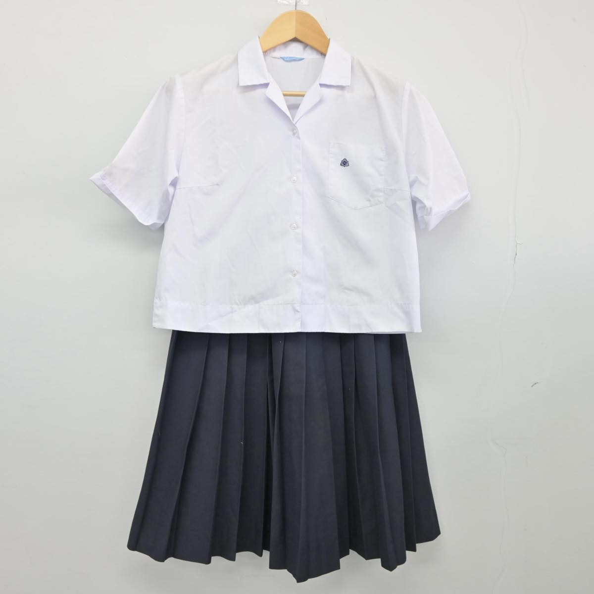 【中古】高知県 城北中学校 女子制服 2点（シャツ・スカート）sf025858