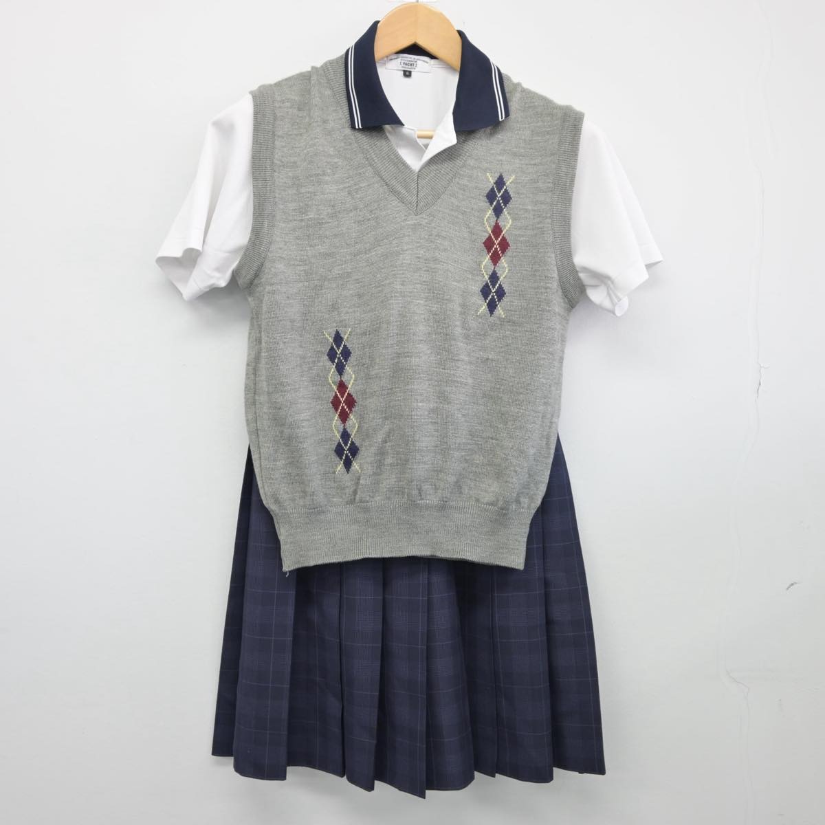 【中古】岡山県 岡山芳泉高等学校 女子制服 3点（ニットベスト・シャツ・スカート）sf025869