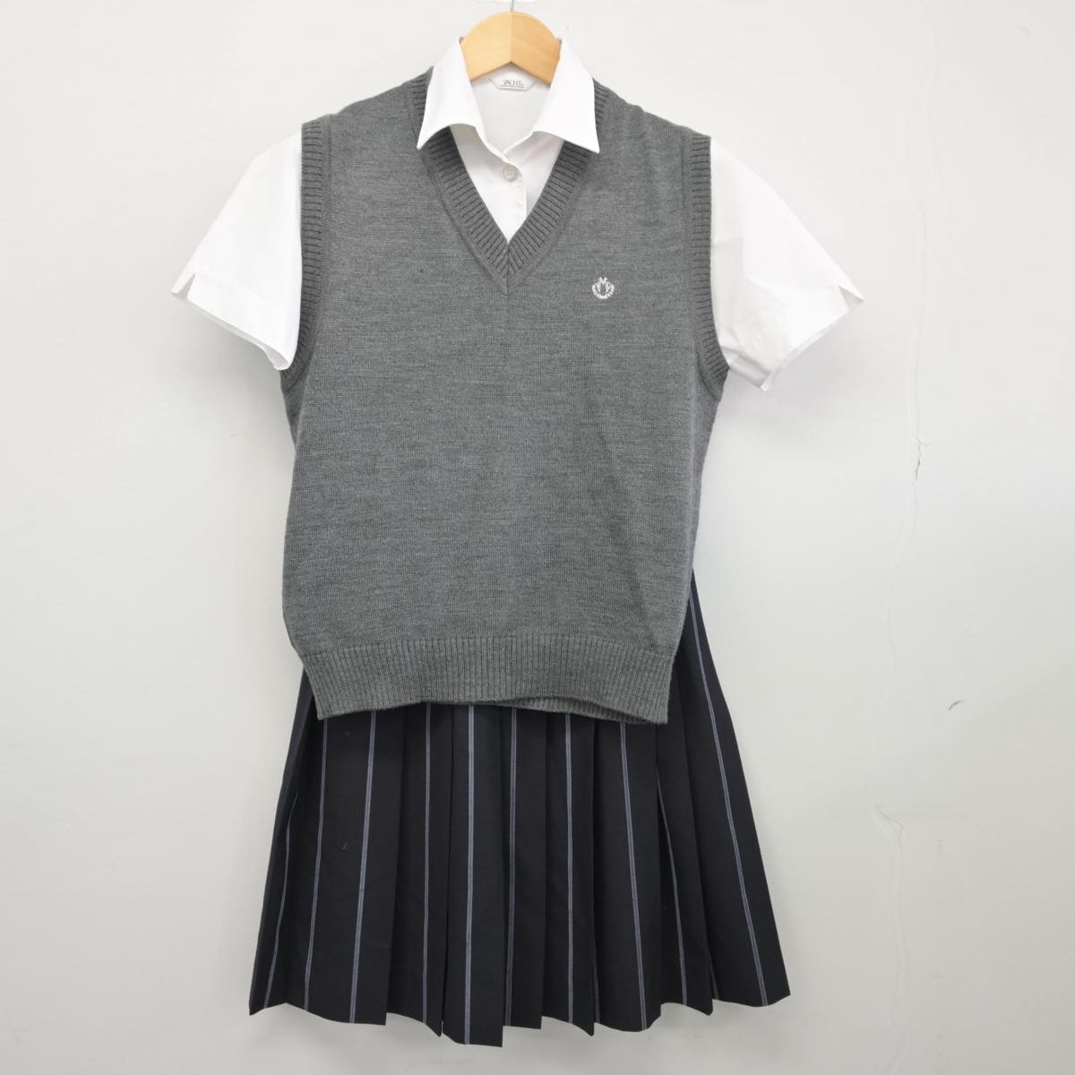 【中古】三重県 四日市メリノール学院高等学校 女子制服 3点（ニットベスト・シャツ・スカート）sf025877