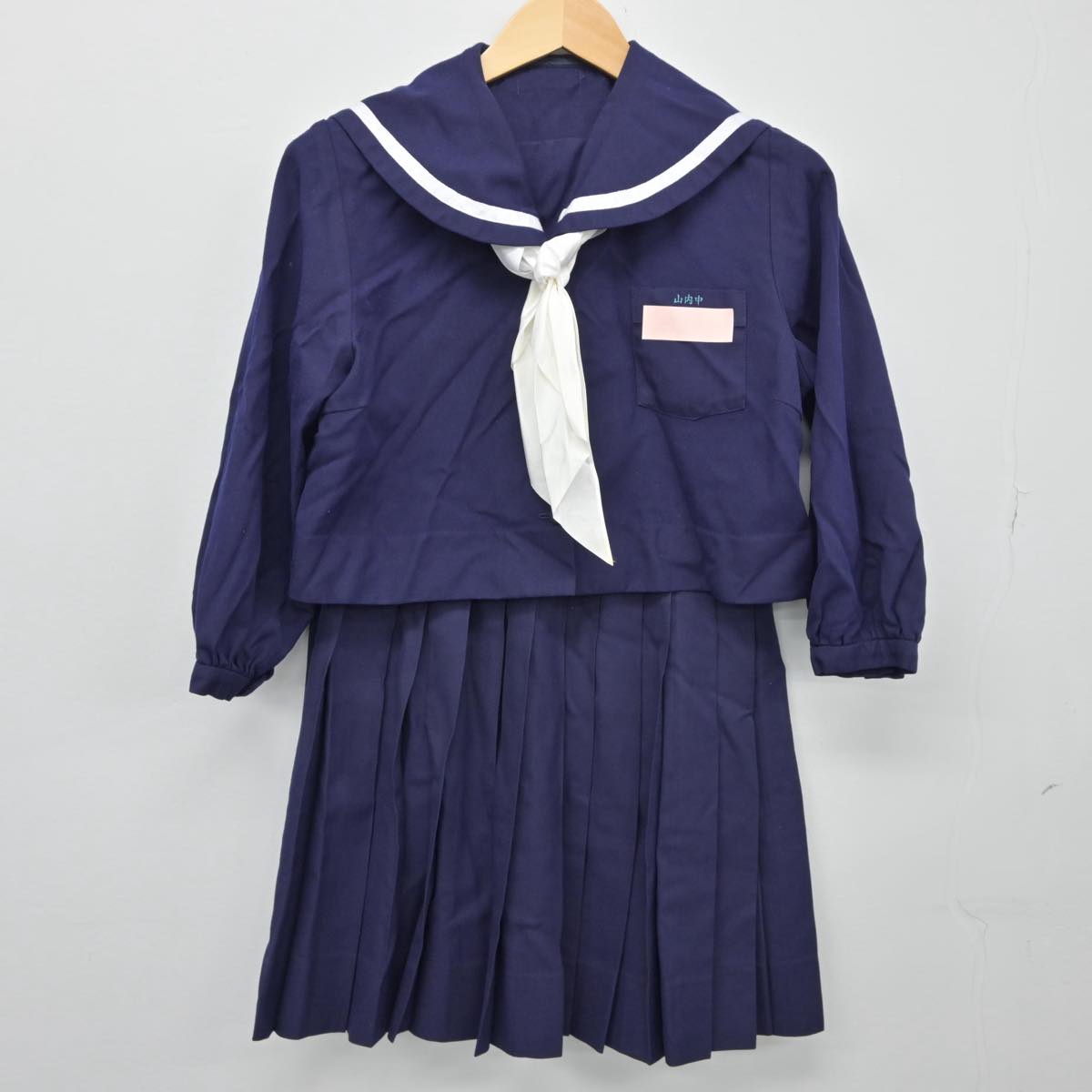 【中古】沖縄県 山内中学校 女子制服 3点（セーラー服・スカート）sf025909