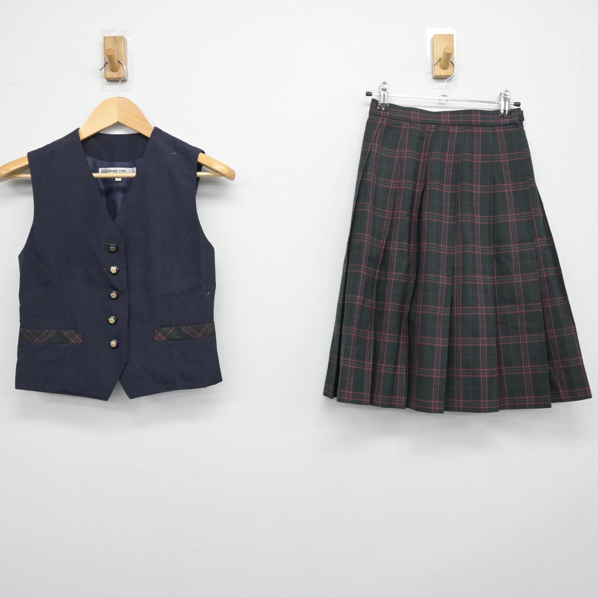 【中古】大阪府 大阪桐蔭中学校・高等学校 女子制服 2点（ベスト・スカート）sf025936