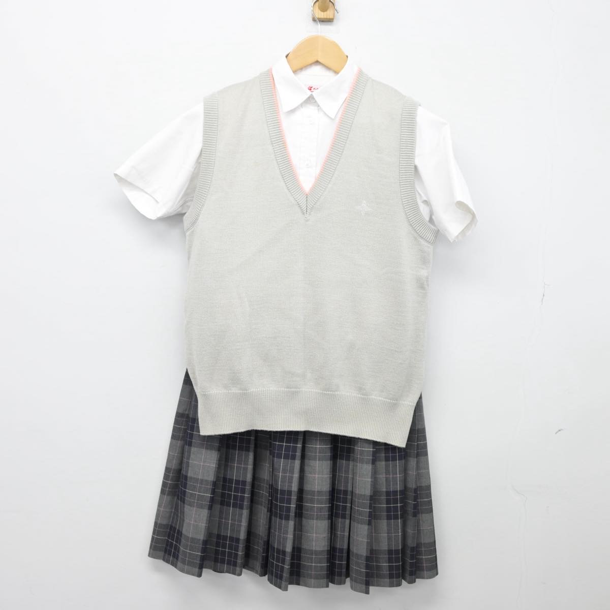 【中古】神奈川県 日本大学高等学校 女子制服 3点（ニットベスト・シャツ・スカート）sf025957