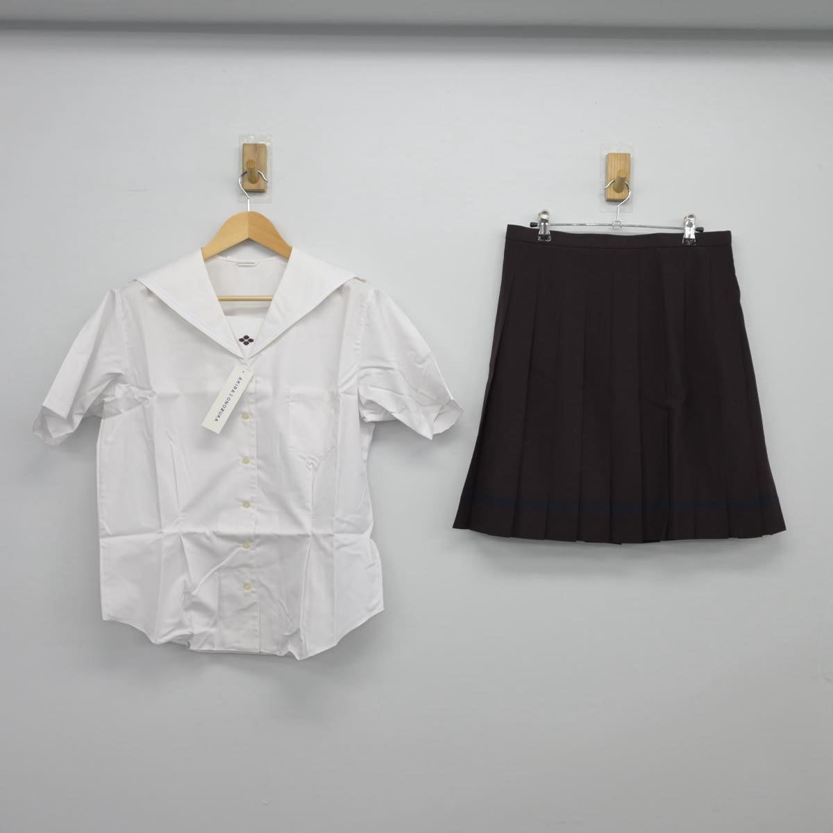 【中古】群馬県 共愛学園高等学校 女子制服 2点（セーラー服・スカート）sf025968