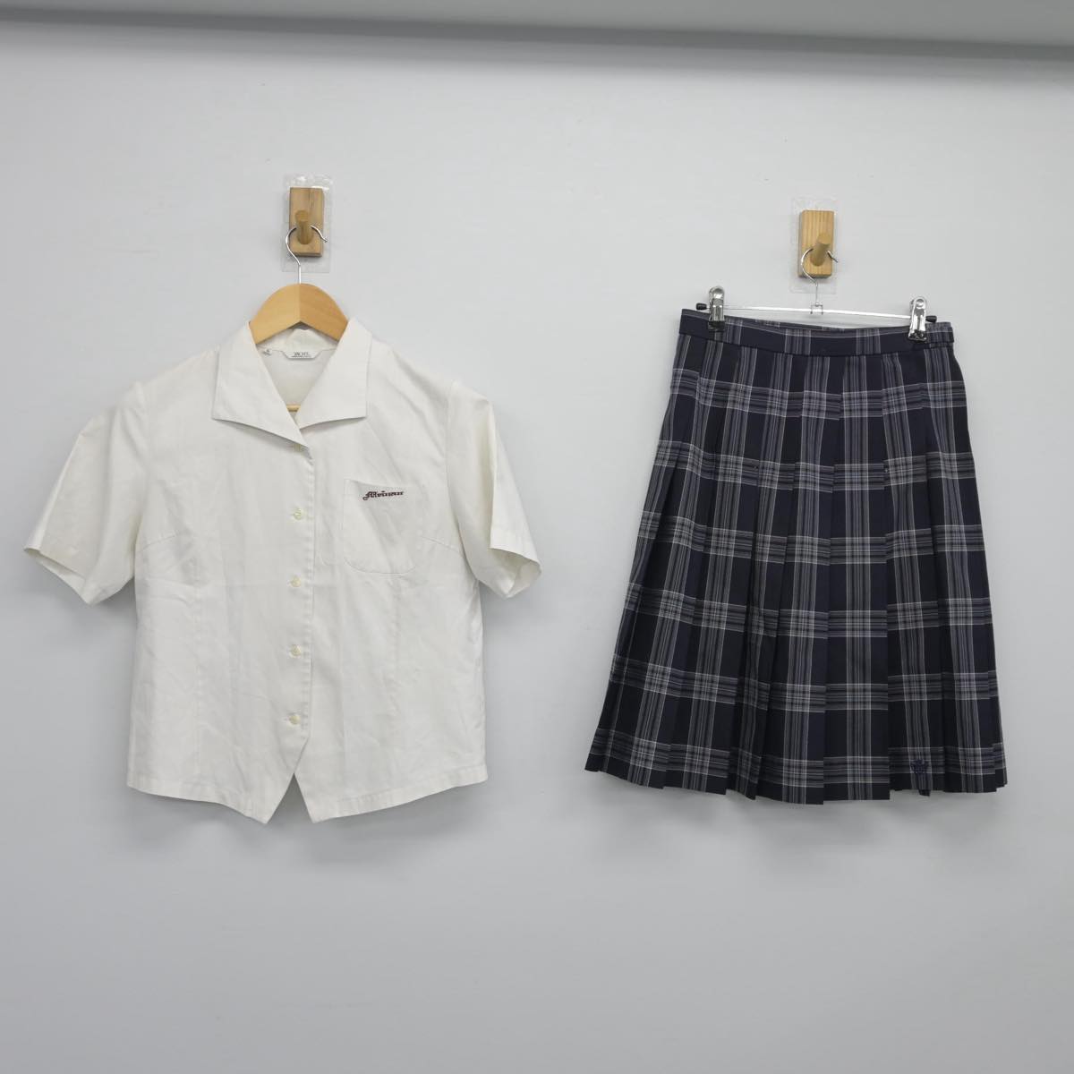 【中古】兵庫県 明石南高等学校 女子制服 2点（シャツ・スカート）sf025974