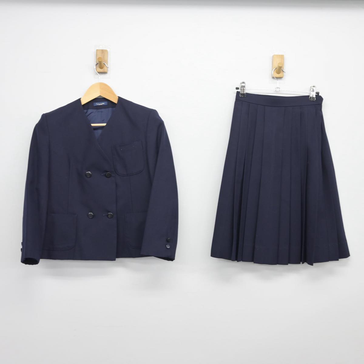 【中古】静岡県 西奈中学校 女子制服 2点（ブレザー・スカート）sf025982