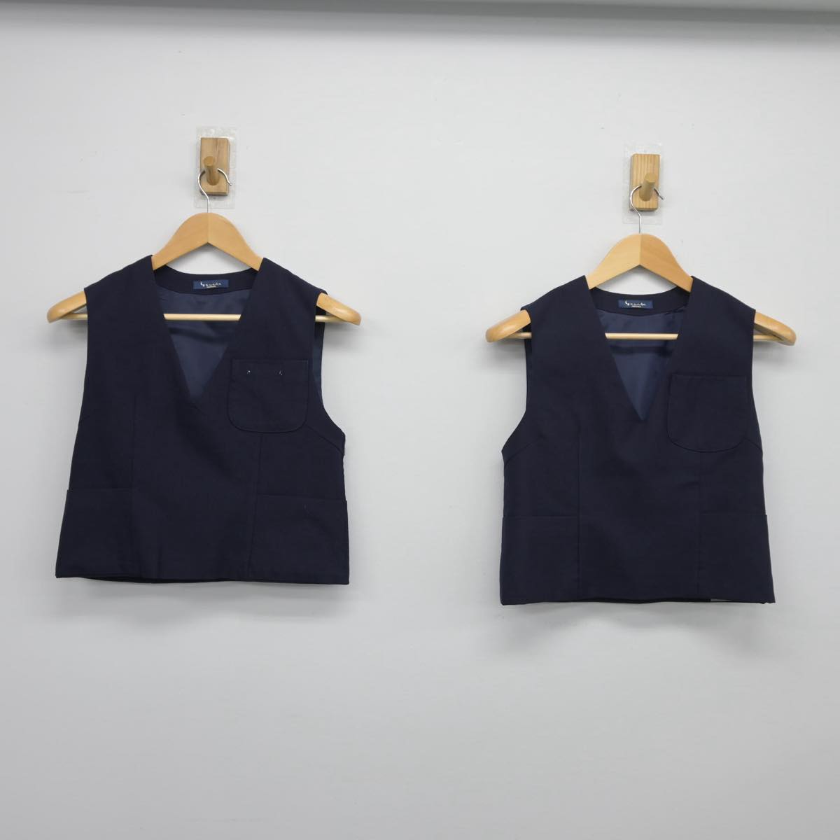 【中古】静岡県 西奈中学校 女子制服 2点（ベスト・ベスト）sf025983