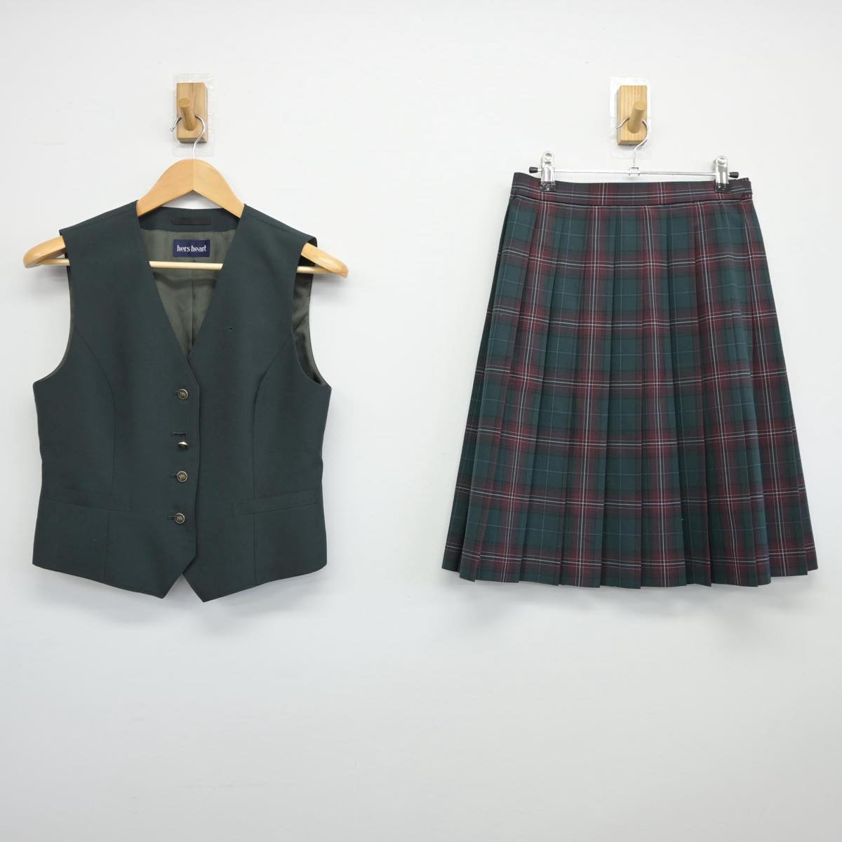 【中古】千葉県 江戸川学園取手高等学校 女子制服 2点（ベスト・スカート）sf026010