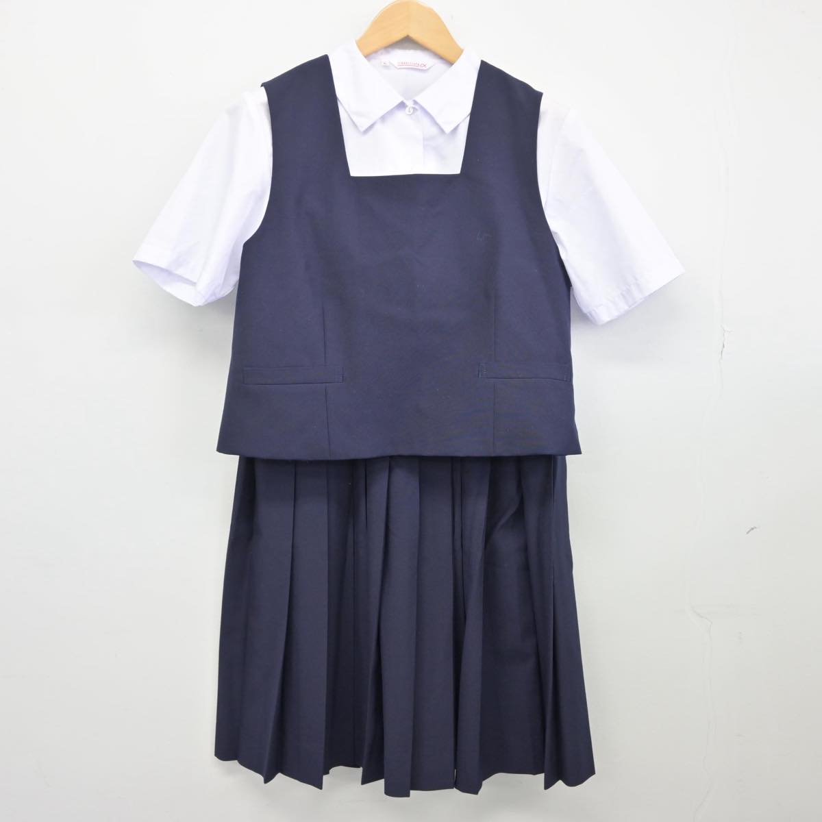 【中古】群馬県 倉賀野中学校 女子制服 3点（ベスト・シャツ・スカート）sf026022