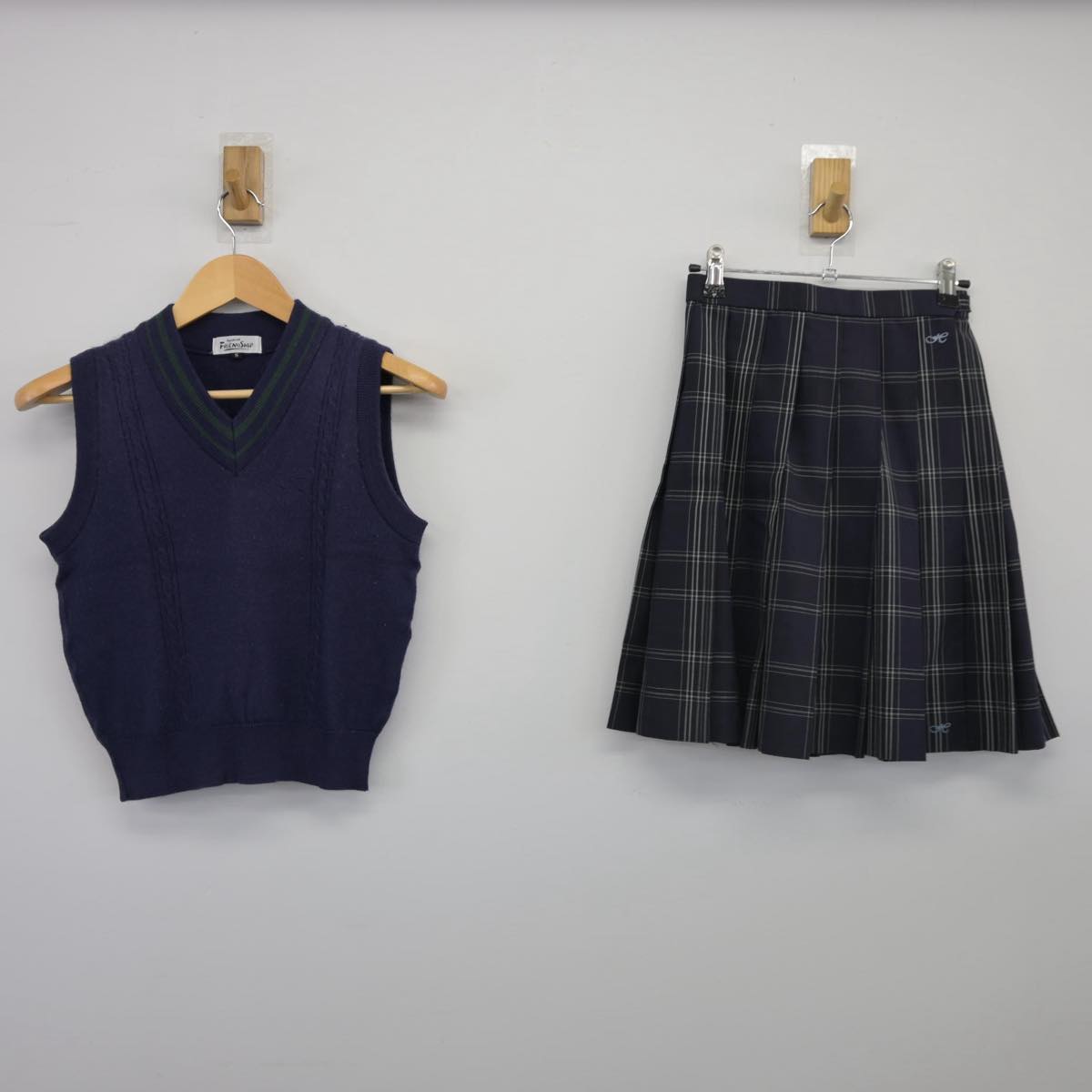 【中古】京都府 日吉ケ丘高等学校 女子制服 3点（ニットベスト・スカート）sf026038