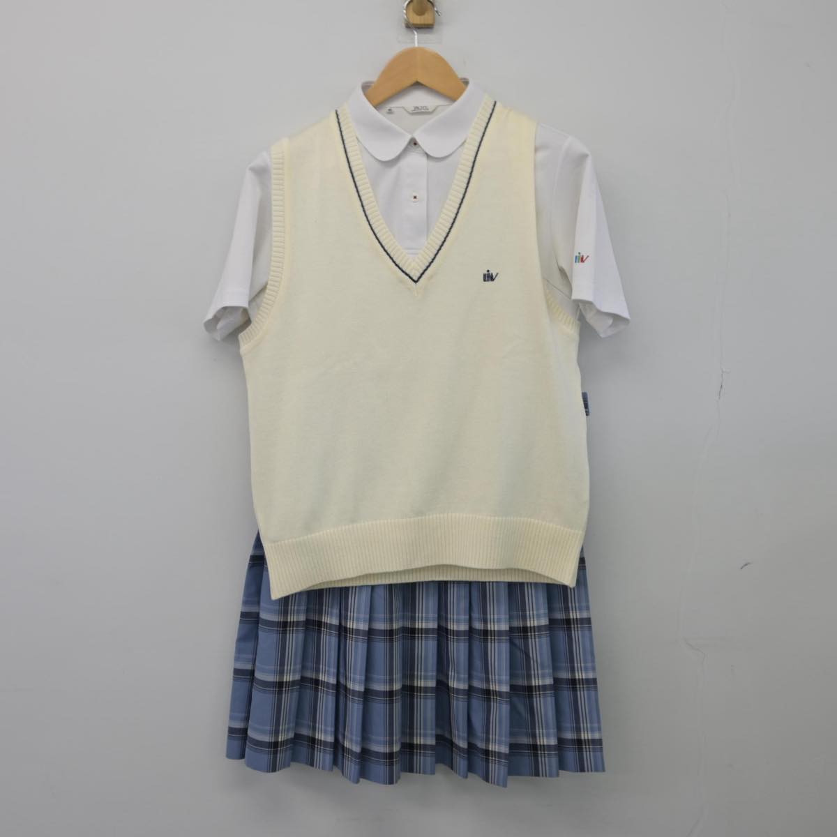 【中古】群馬県 高崎健康福祉大学付属高等学校 女子制服 3点（ニットベスト・シャツ・スカート）sf026052