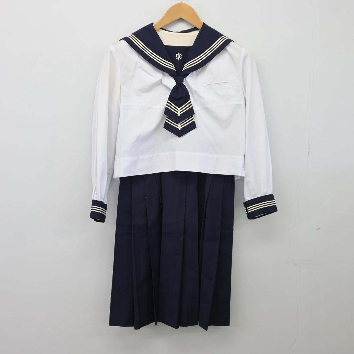 【中古】北海道 函館白百合学園高等学校 女子制服 3点（セーラー服・スカート）sf026058