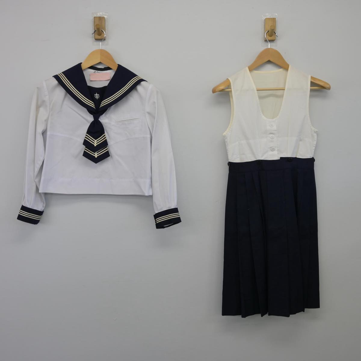 【中古】北海道 函館白百合学園高等学校 女子制服 3点（セーラー服・スカート）sf026058