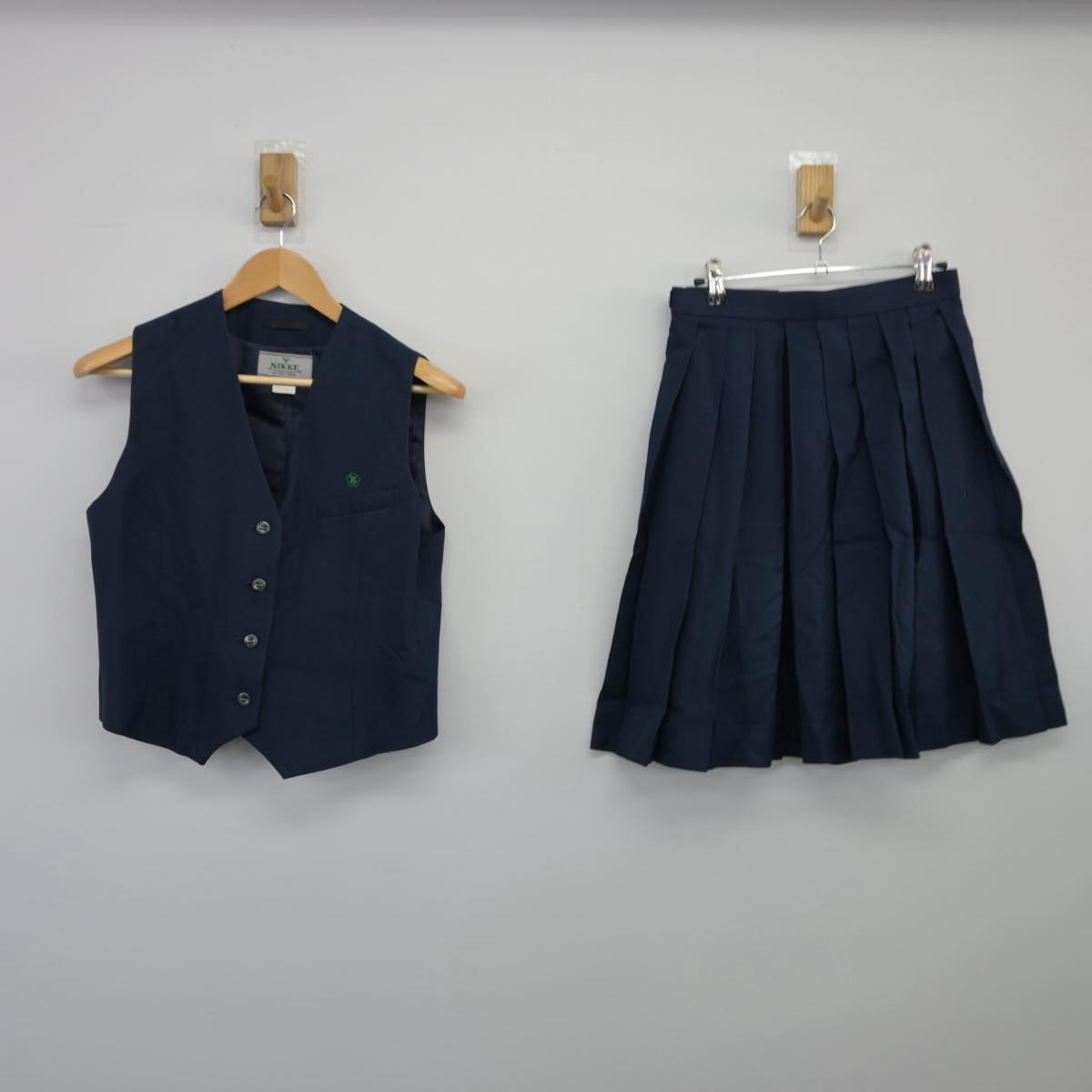 【中古】愛知県 阿久比高等学校 女子制服 4点（ブレザー・ベスト・スカート）sf026060