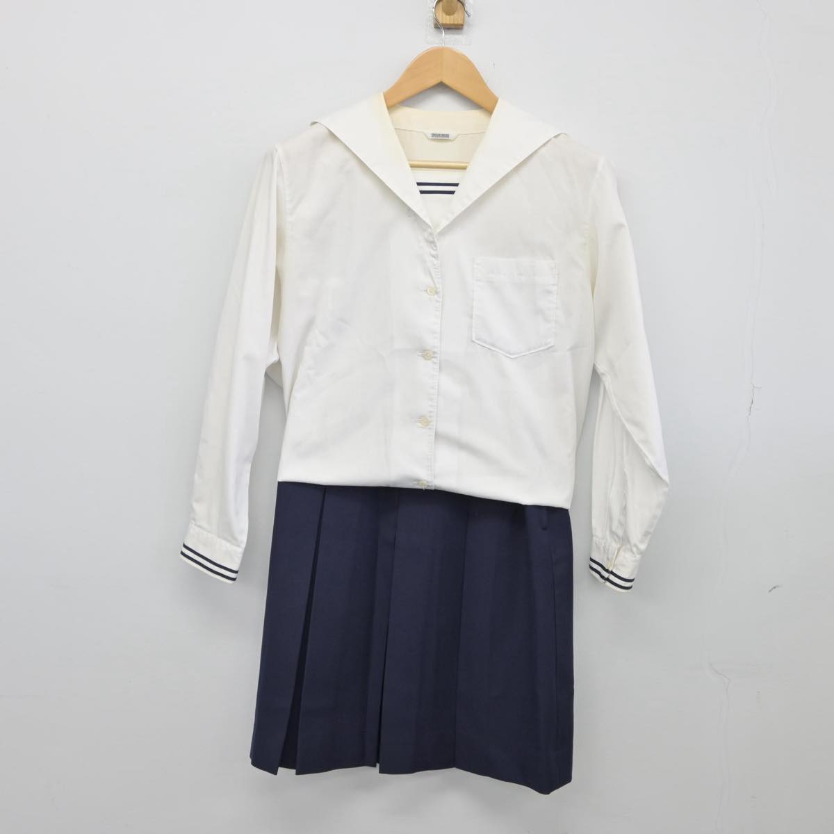 【中古】岡山県 就実高等学校 女子制服 3点（ベスト・シャツ・スカート）sf026066