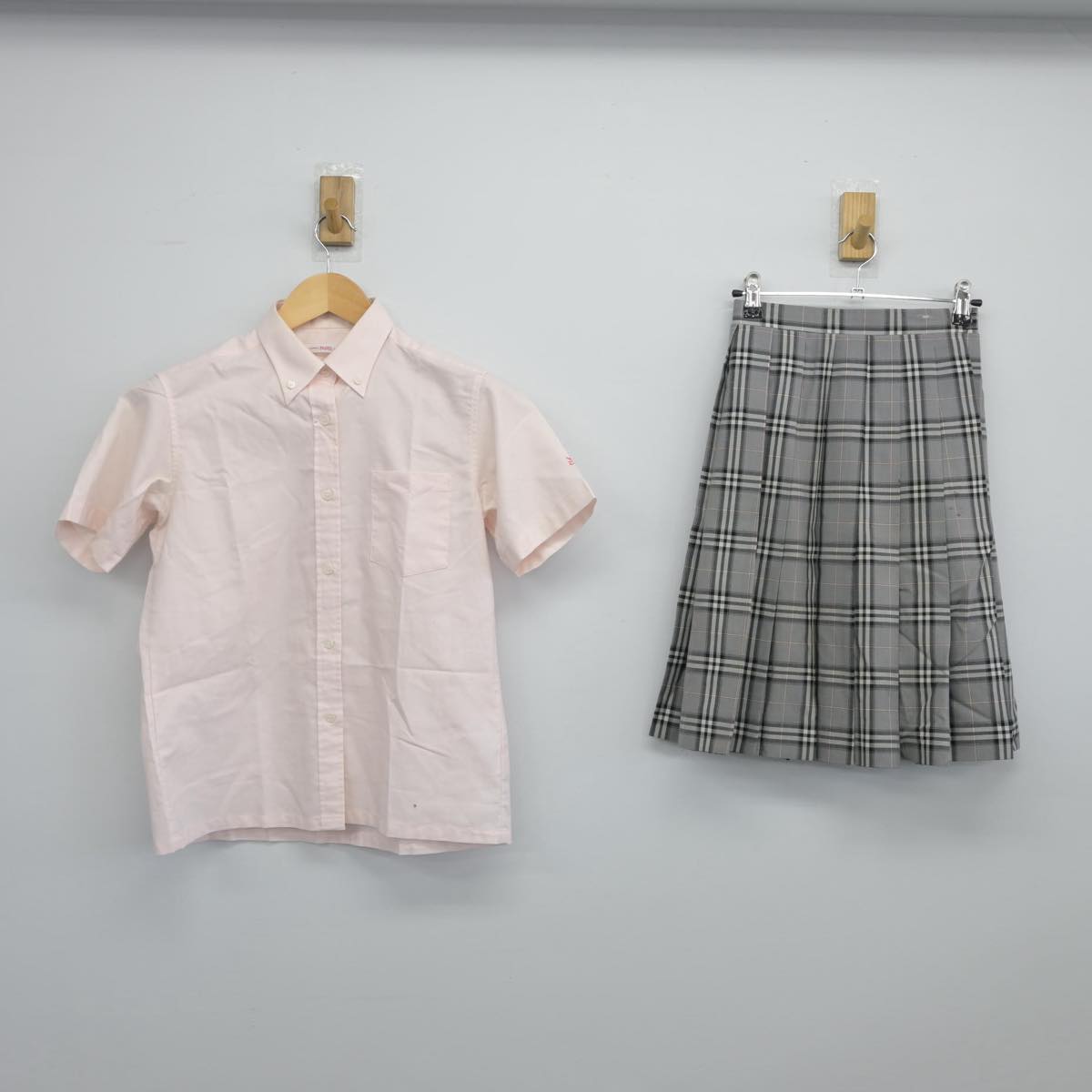 【中古】神奈川県 横浜創英中学校 女子制服 2点（シャツ・スカート）sf026077