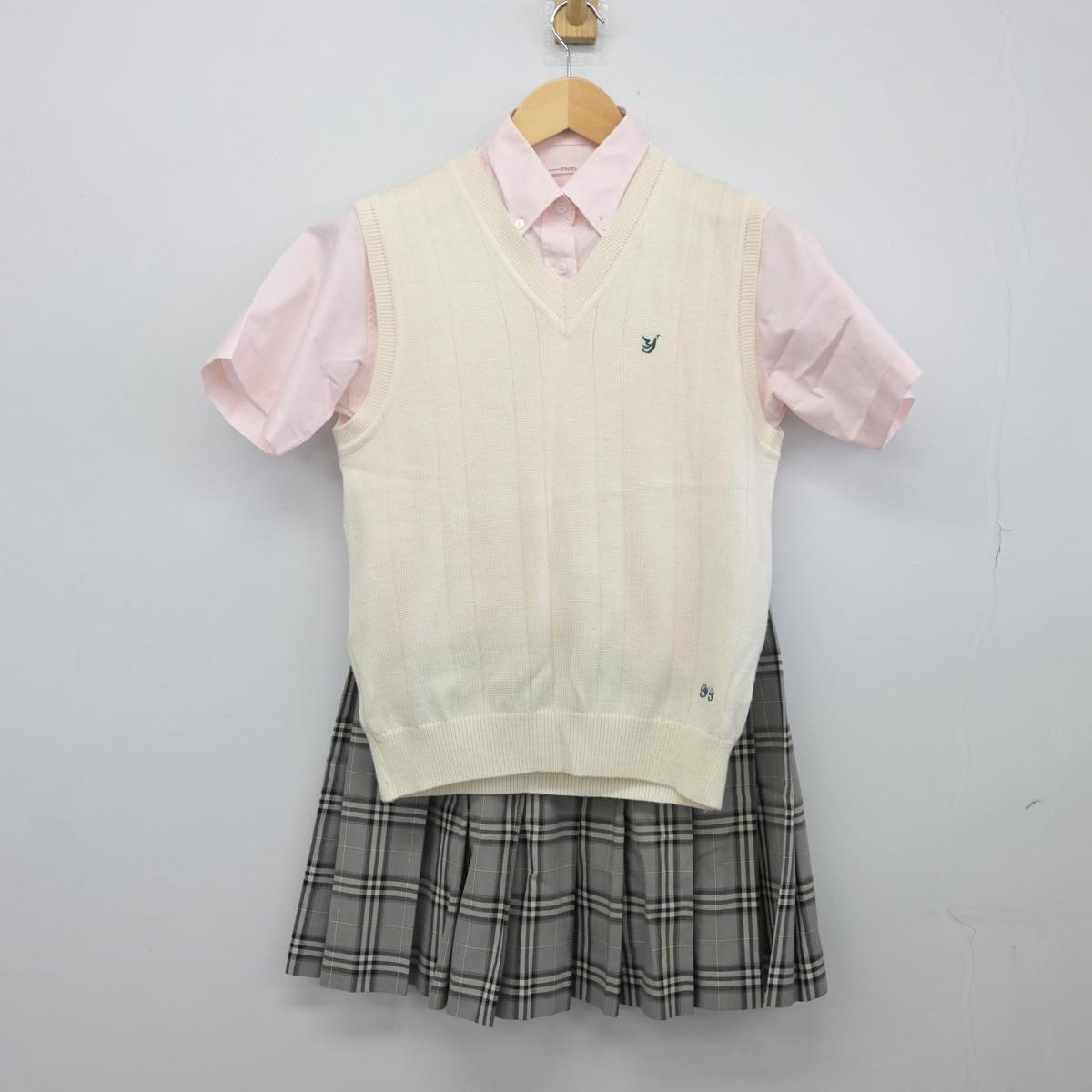 【中古】神奈川県 横浜創英中学校 女子制服 3点（ニットベスト・シャツ・スカート）sf026078