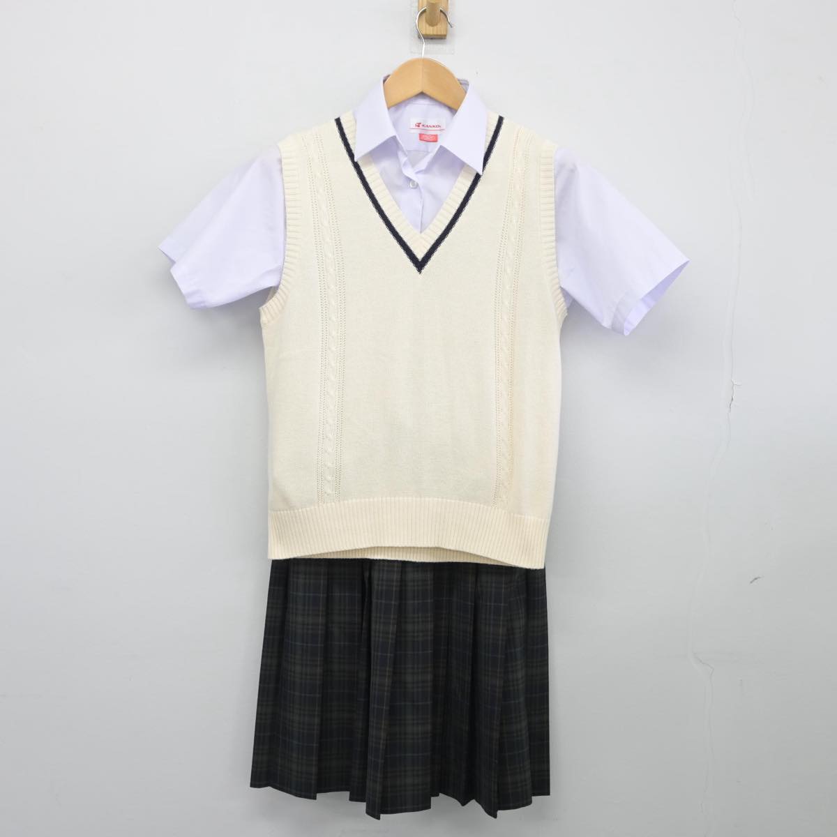 【中古】栃木県 山辺中学校 女子制服 3点（ニットベスト・シャツ・スカート）sf026093