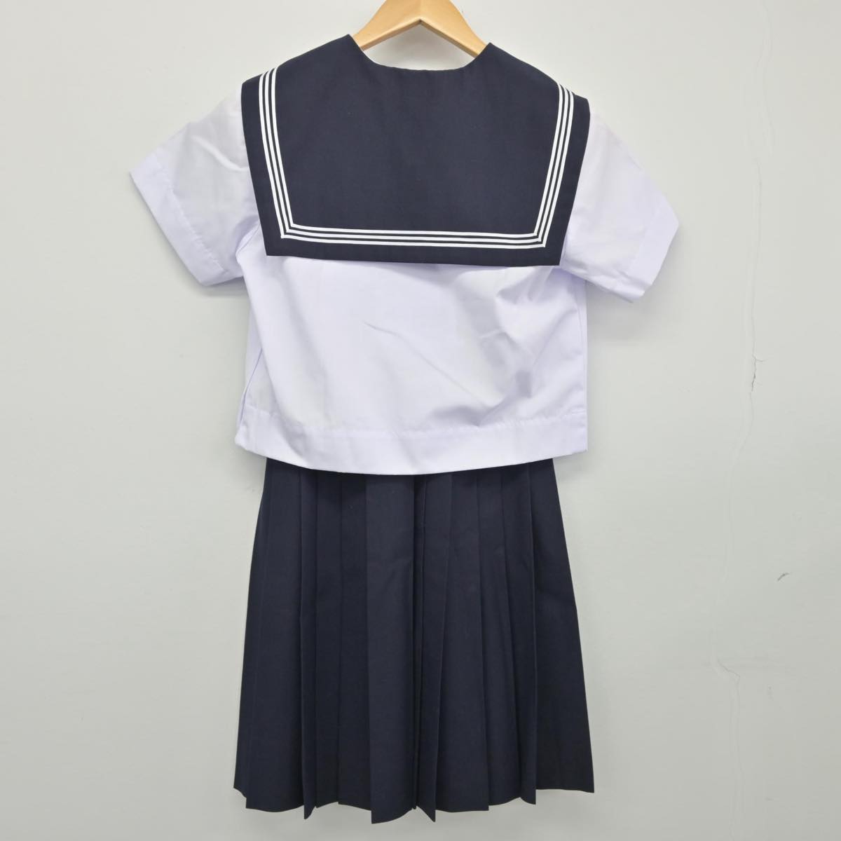 【中古】大阪府 渋谷中学校 女子制服 2点（セーラー服・スカート）sf026112