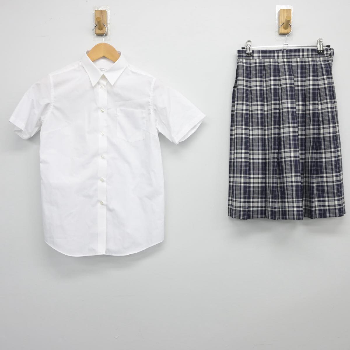 【中古】東京都 青井高等学校/旧制服 女子制服 3点（シャツ・スカート）sf026153