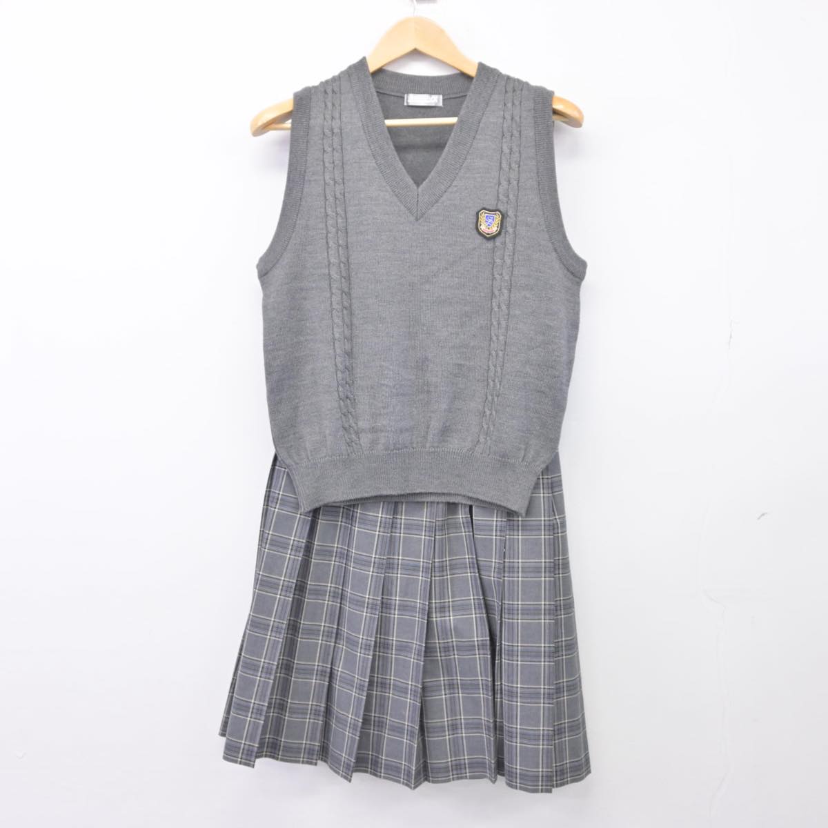 【中古】兵庫県 塩屋中学校 女子制服 2点（ニットベスト・スカート）sf026157