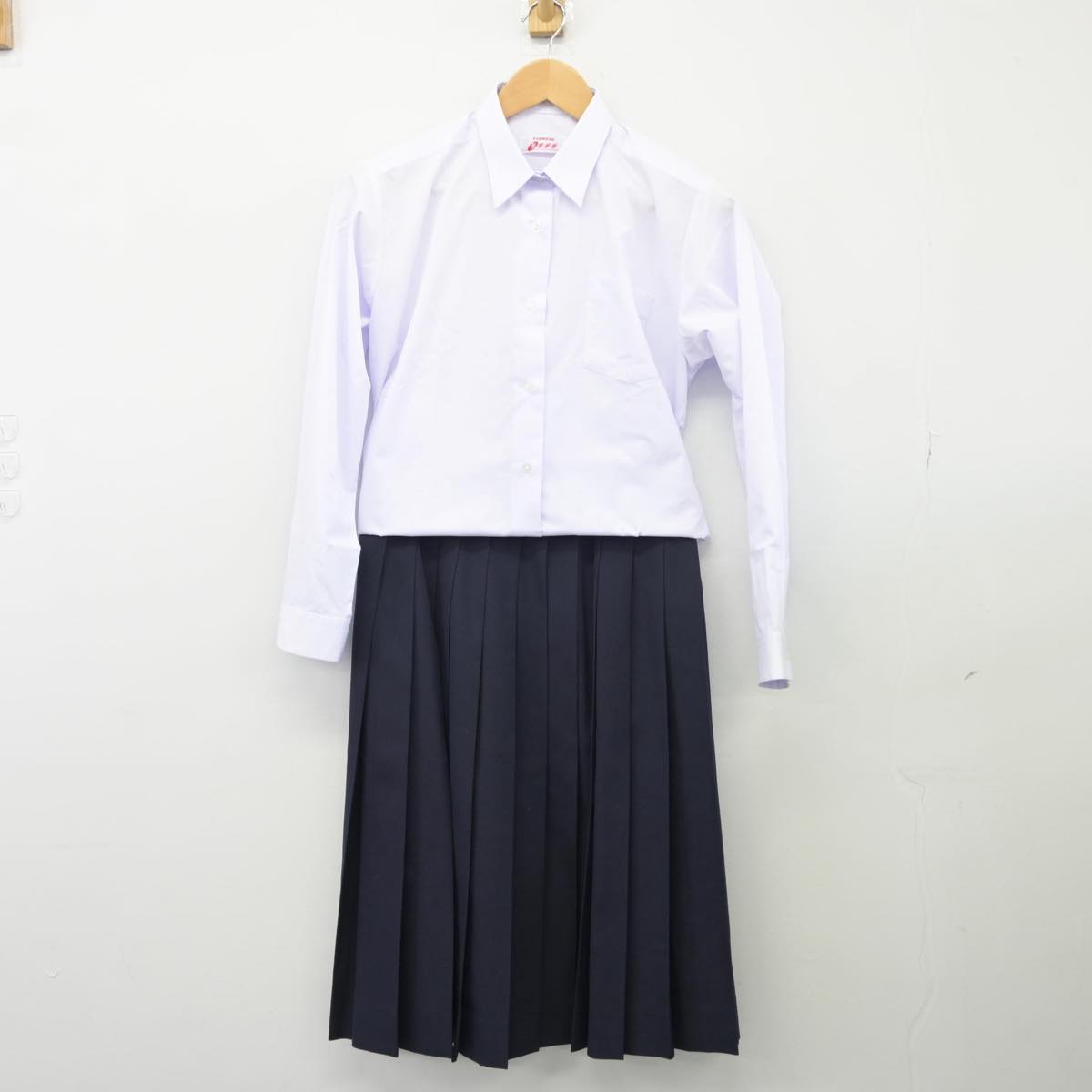 【中古】秋田県 太平中学校 女子制服 3点（シャツ・スカート）sf026179