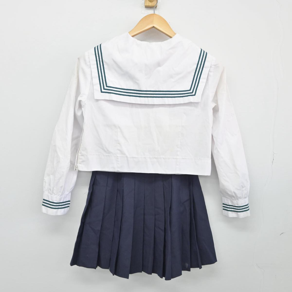 【中古】埼玉県 秩父高等学校 女子制服 2点（セーラー服・スカート）sf026217