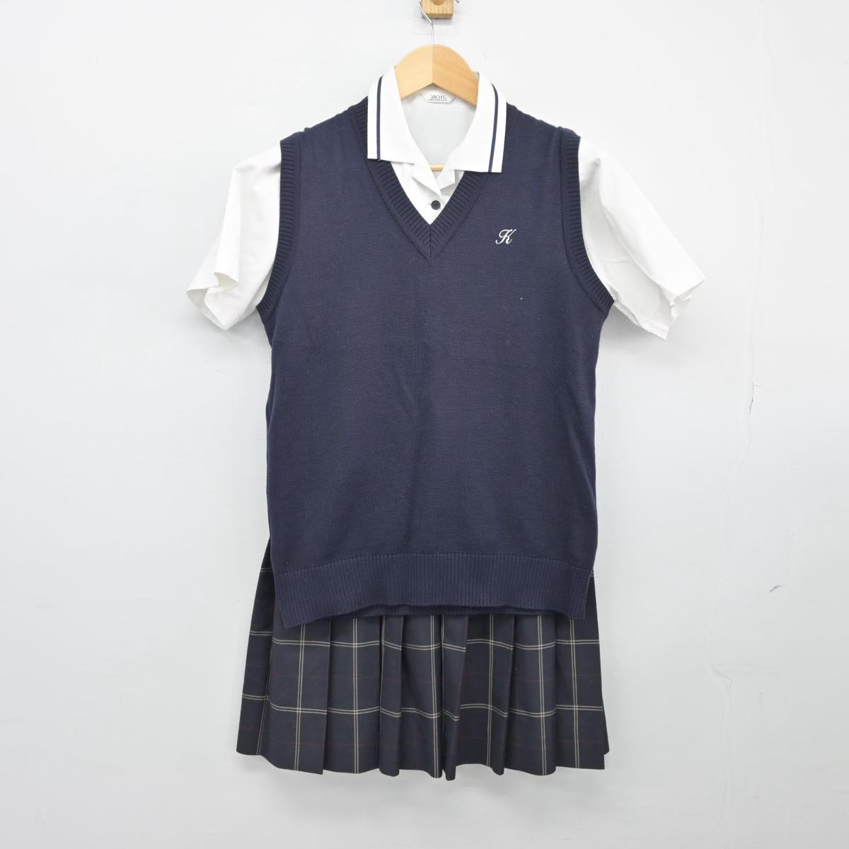 【中古】東京都 駒澤大学高等学校 女子制服 3点（ニットベスト・シャツ・スカート）sf026231