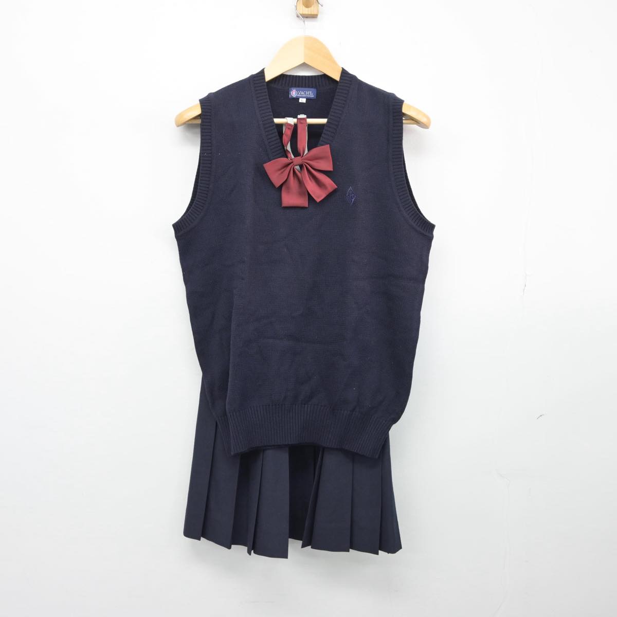 【中古】東京都 普連土学園中学校・高等学校 女子制服 4点（ニットベスト・スカート）sf026240