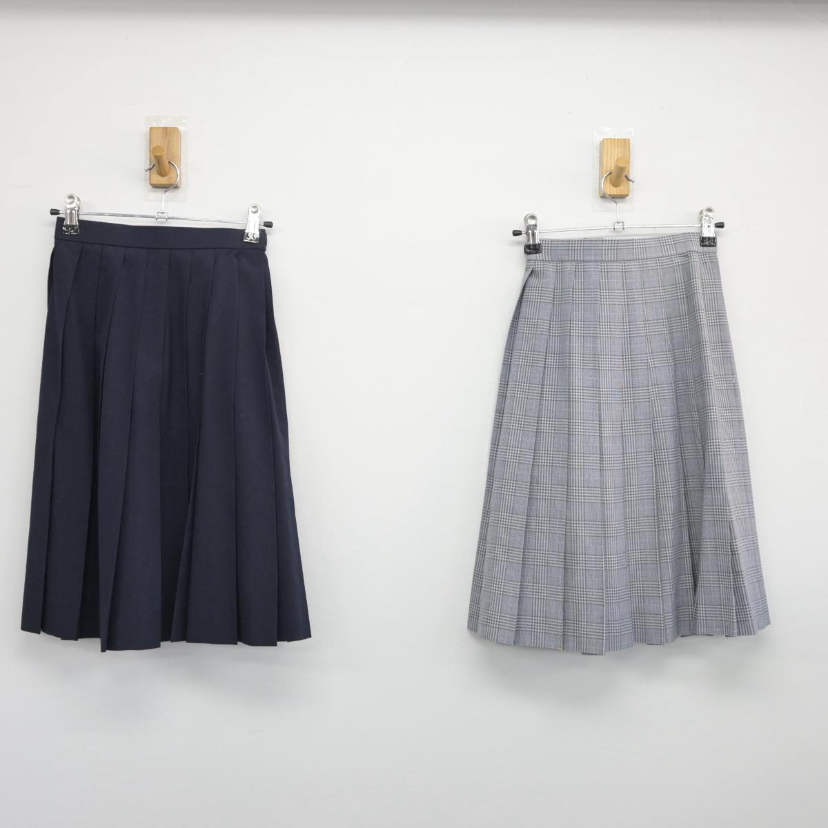 【中古】東京都 普連土学園中学校・高等学校 女子制服 4点（ニットベスト・スカート）sf026240