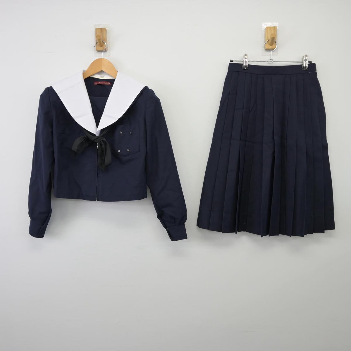 【中古】愛知県 豊明市立豊明中学校 女子制服 2点（セーラー服・スカート）sf026248