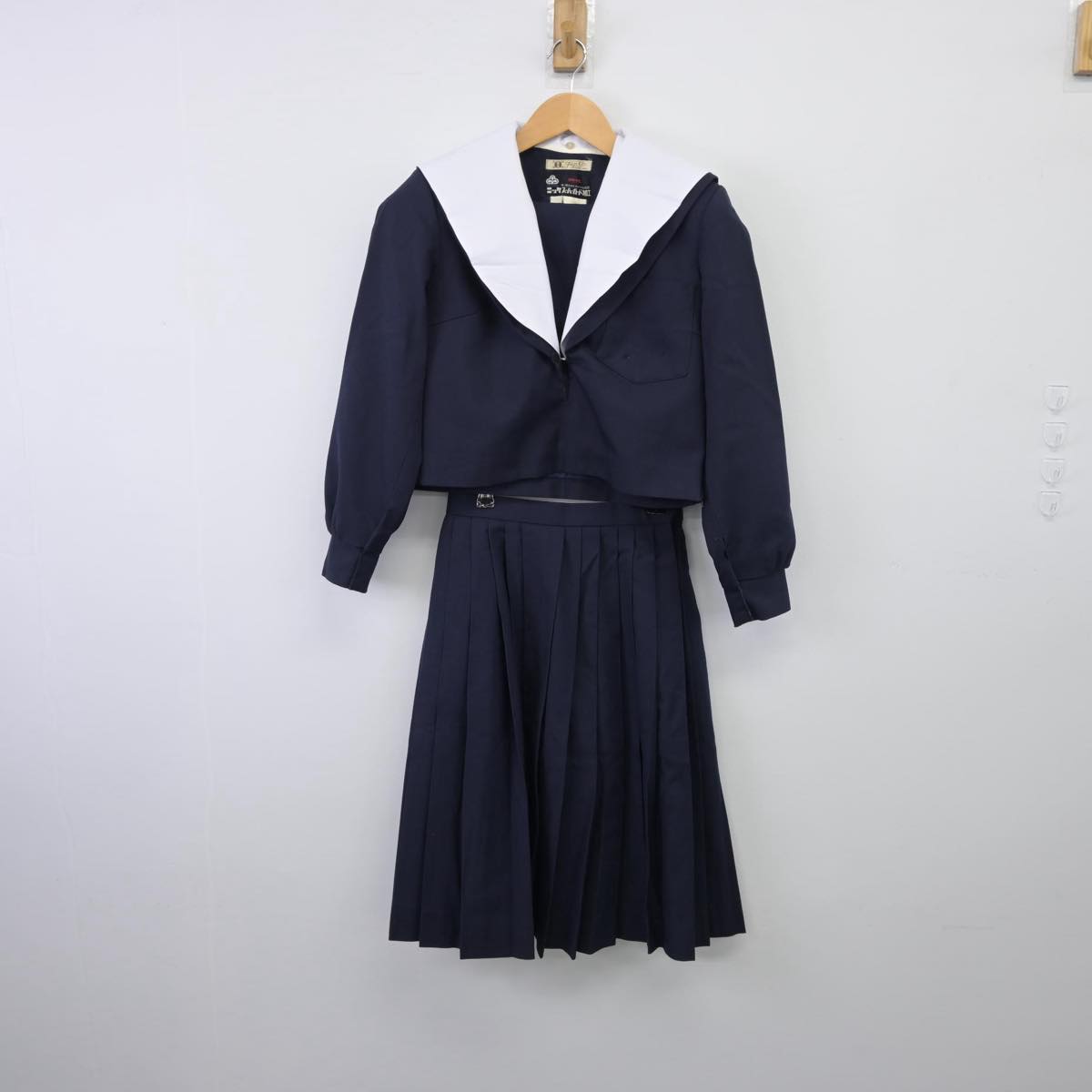 【中古】愛知県 豊明市立豊明中学校 女子制服 2点（セーラー服・スカート）sf026249