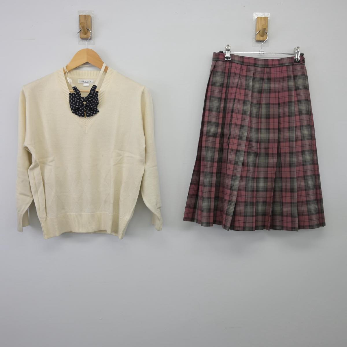 【中古】大阪府 関西大倉高等学校 女子制服 3点（ニット・スカート）sf026253