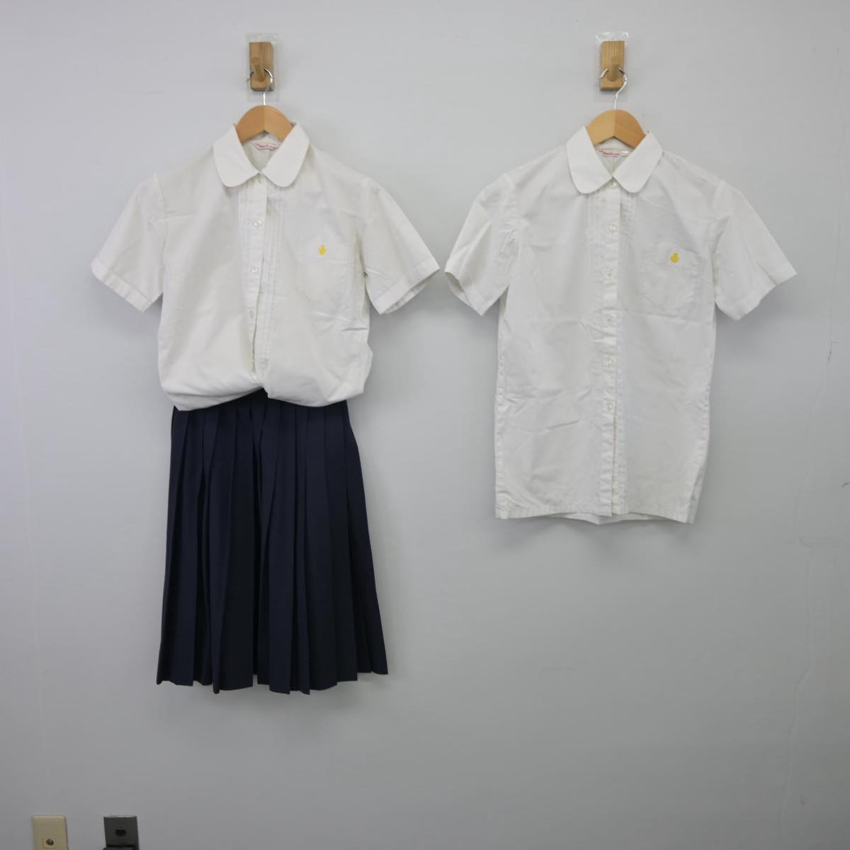 【中古】兵庫県 兵庫県立御影高等学校 女子制服 3点（シャツ・スカート）sf026256