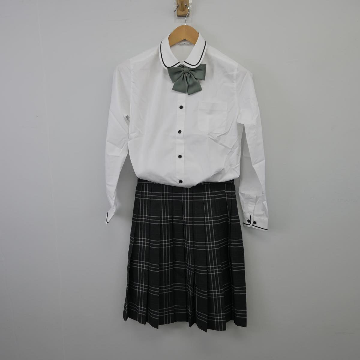 【中古】神奈川県 鎌倉女子大学中等部 女子制服 3点（ブレザー・シャツ・スカート）sf026269