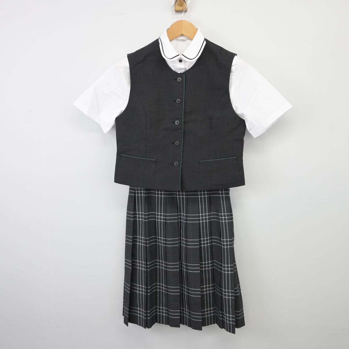 【中古】神奈川県 鎌倉女子大学中等部 女子制服 4点（シャツ・ベスト・スカート）sf026273