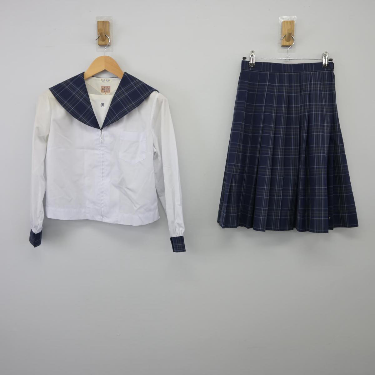 【中古】岩手県 江南義塾盛岡高等学校 女子制服 2点（セーラー服・スカート）sf026278