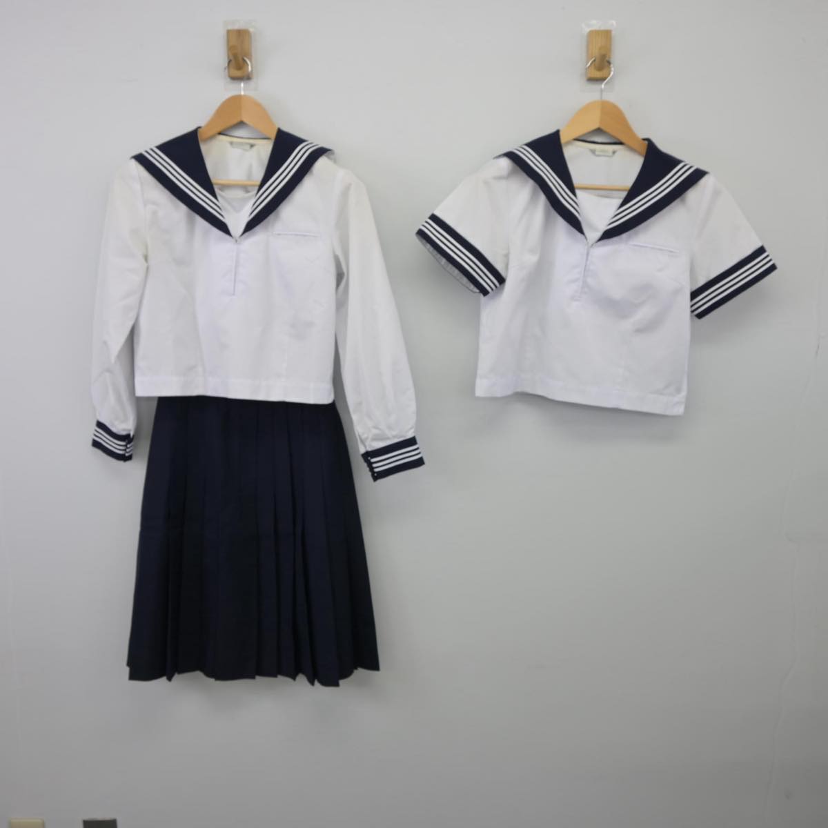 【中古】埼玉県 埼玉県立松山女子高等学校 女子制服 3点（セーラー服・スカート）sf026280